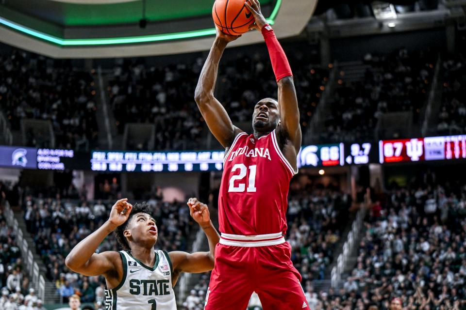 Indiana's Mackenzie Mgbako, right, catches an inbound pass as Michigan State's Jeremy Fears Jr. pressures during the second half on Tuesday, Feb. 11, 2025, at the Breslin Center in East Lansing.